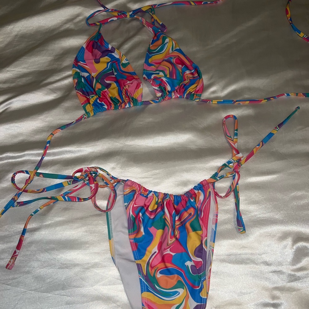 Multicolored print bikini